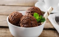 Glace au chocolat à base de crème fraiche entière maison