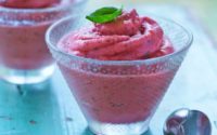 Glace maison à la framboise au yaourt